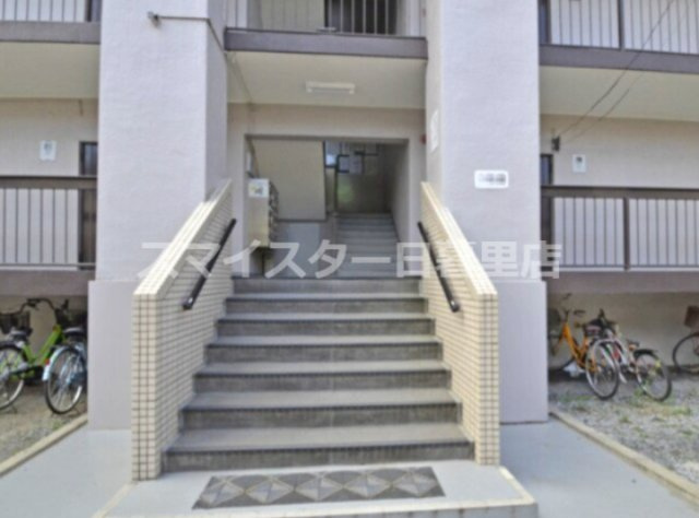 川口市上青木西２丁目の賃貸マンションのエントランス