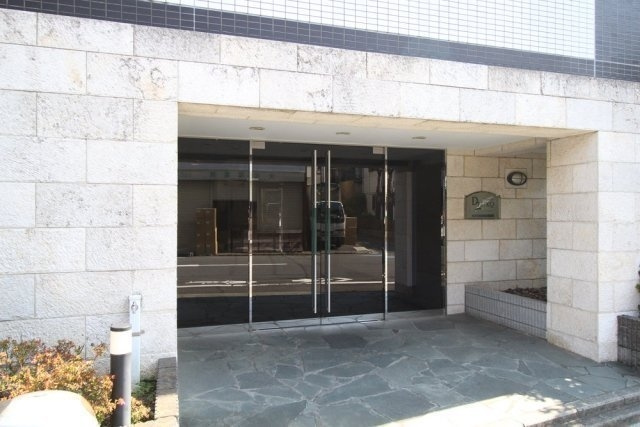 プレール・ドゥーク亀戸のエントランス