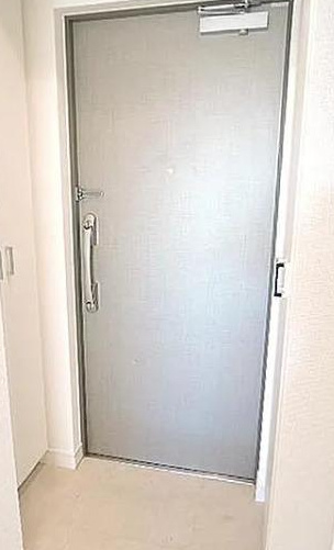 ライジングプレイス浅草参番館の玄関