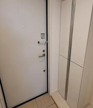 アースお花茶屋の玄関