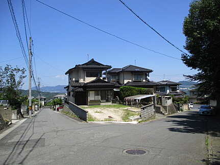 佐伯区薬師が丘４丁目の前面道路含む現地写真