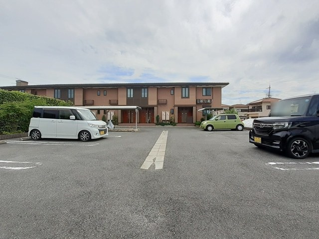 サンセットヒルズの駐車場