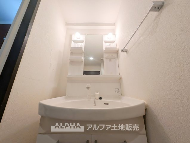 日神パレス立川第2のキッチン|【System Kitchen】
◆使いやすいキッチン◆調理から後片付けまで一か所で行いやすく、毎日の料理をスムーズに。収納スペースも活用してキッチンまわりを整理できます。