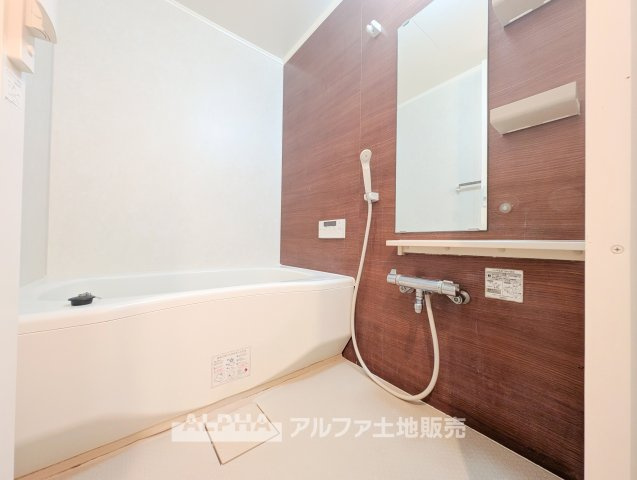 日神パレス立川第2の洗面所|【Powder Room】
◆独立した洗面スペース◆洗顔や歯磨き、身だしなみを整える場所として毎日活躍。浴室とまとまった水回りで、生活動線にも配慮されています。