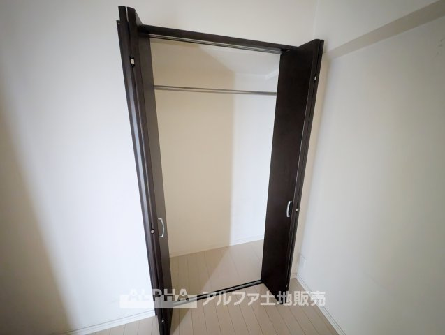 日神パレス立川第2の冷暖房・空調設備|【Bathroom Dryer】
◆洗濯にも活躍する浴室◆浴室乾燥機があれば、雨の日や外干ししにくい日の衣類乾燥にも便利。日々の洗濯を支えてくれます。