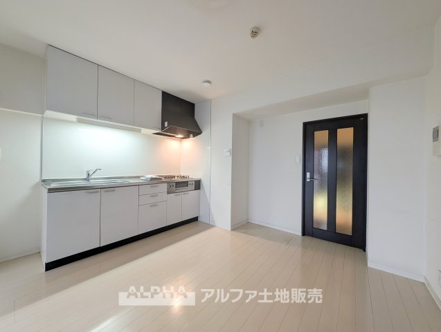 日神パレス立川第2の居間・リビング|【Comfort Space】
◆心地よい住空間◆和室と洋室がDKに隣接し、家族構成やライフスタイルに合わせて使い分けられます。