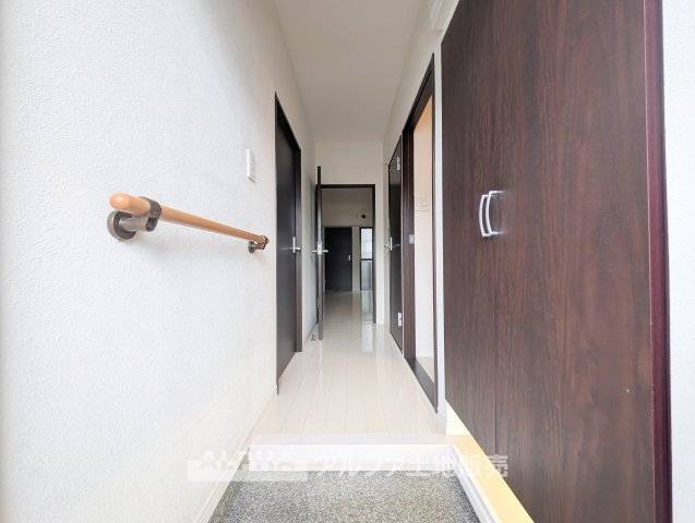 日神パレス立川第2のエントランス|【Elevator】
◆移動をスムーズに◆エレベーターを備え、毎日の上り下りや荷物を持っての移動にも便利。各階への移動を快適にしてくれる共用設備です。