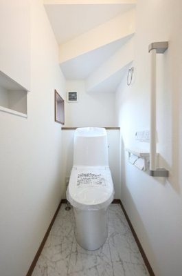 【トイレ】 | 太田市由良町第2期　ワイウッドコート | トイレは２か所あるので忙しい朝も家族と分けて使用できますね♪