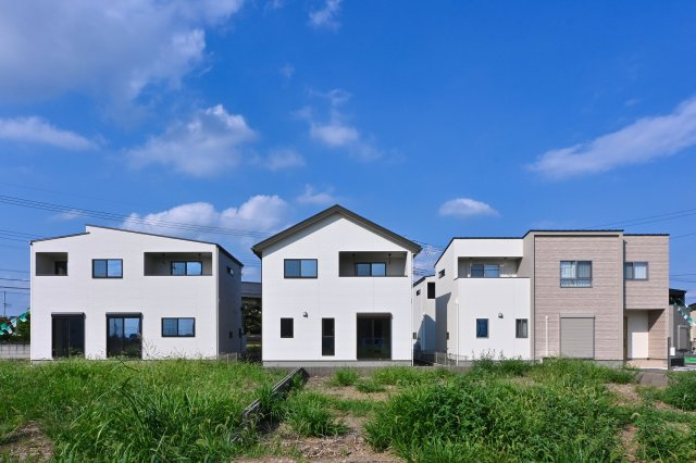 【外観】 | 太田市由良町第2期　ワイウッドコート | 南西側からの写真です。日当たりのよい立地です♪