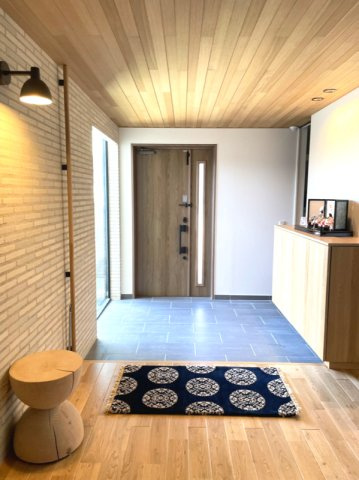 住吉東町一丁目　邸宅の玄関|邸宅の第一印象を決める玄関空間。
ゆとりある設計が、住まう方とゲストを迎えます。