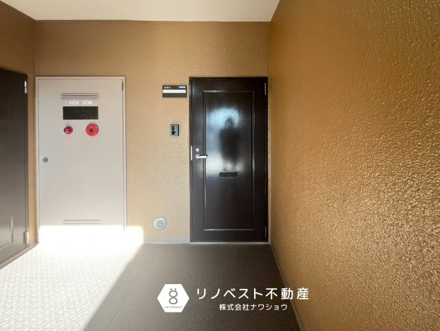 シャルム小阪壱番館の玄関|【リノベスト不動産】女性スタッフ・男性スタッフ共に活躍中！
