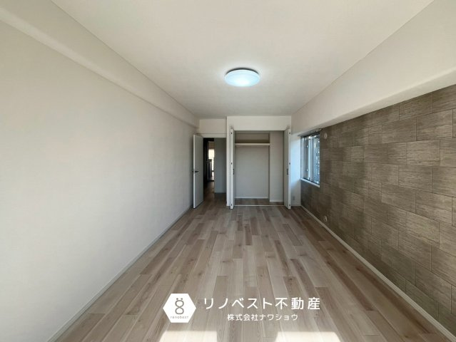 シャルム小阪壱番館の洋室|約11.8帖の洋室♪
クローゼット完備◎奥行きのある開放的な空間です◎