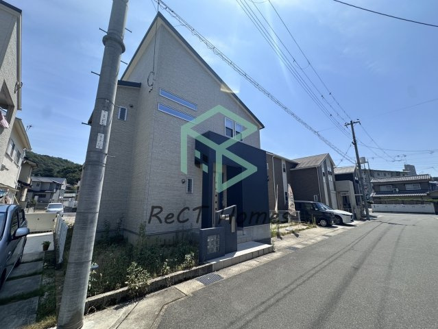 姫路市青山西三丁目中古戸建の前面道路含む現地写真