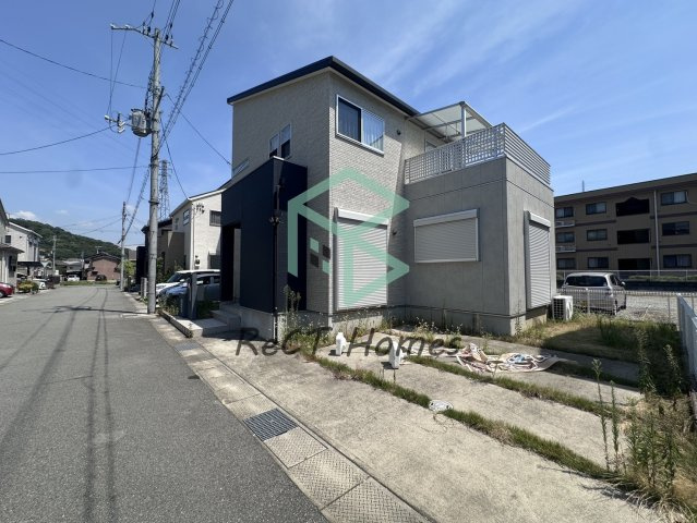 姫路市青山西三丁目中古戸建の前面道路含む現地写真