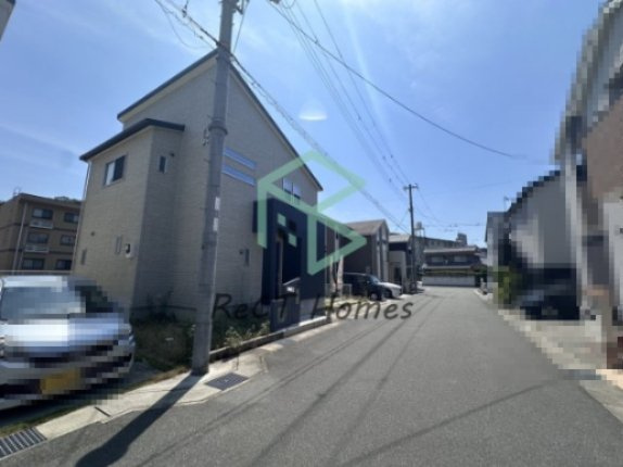 姫路市青山西三丁目中古戸建の前面道路含む現地写真