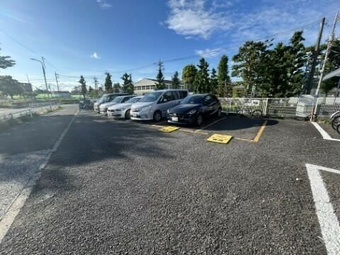 ジーライズ調布染地の駐車場