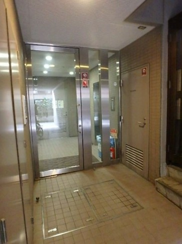 ＮＥＯ　ＲＯＯＭＥＬＩＡのエントランス