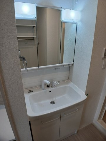 イリゼ府中の洗面所|忙しい朝には欠かせない洗面所です