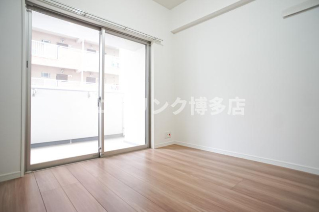 【居間・リビング】 | サヴォイ博多スーペリア | 同マンション別号室の画像です