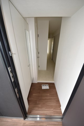 C.COLOR南新町の玄関