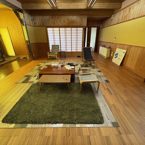 室蘭市本輪西町5丁目15-20戸建の居間・リビング