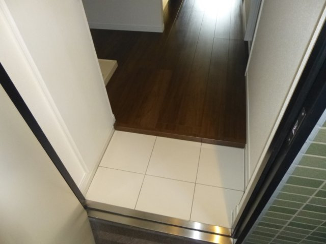 グラウンデュークス本所の玄関