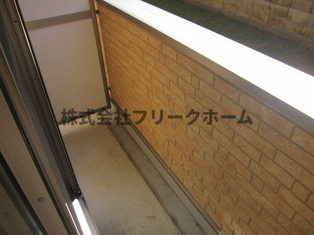 武蔵野市吉祥寺北町１丁目のアパートのバルコニー