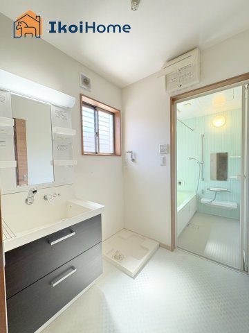 明石市朝霧町1丁目　中古戸建の洗面所|●年中無休：当日予約可●洗面台横には洗濯パンの設置がございます！