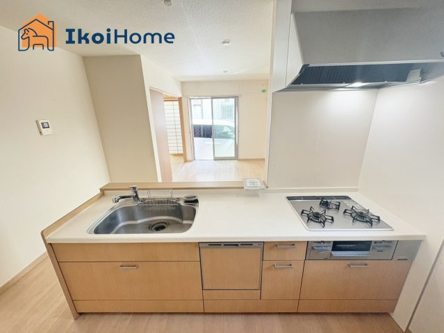 明石市朝霧町1丁目　中古戸建のキッチン|●年中無休：当日予約可●食洗器付きのキッチンになります。食器洗いの作業が楽になり非常に便利です。