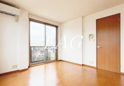 【居間・リビング】 | プレシャスガーデン | 洋室のお部屋です。