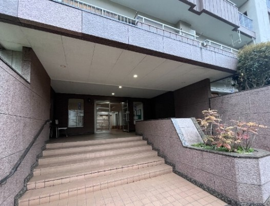 千葉市中央区都町６丁目の賃貸マンションのエントランス