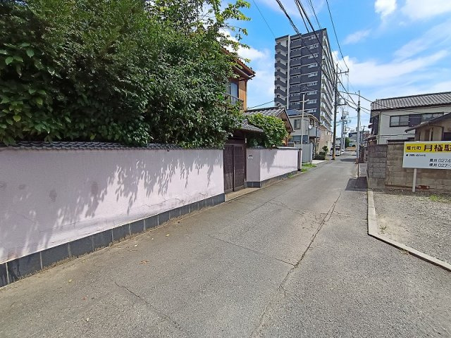 高崎市堰代町売土地の前面道路含む現地写真