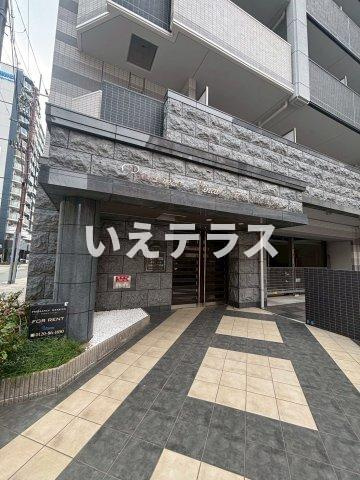 プレサンスみなと元町駅前のエントランス
