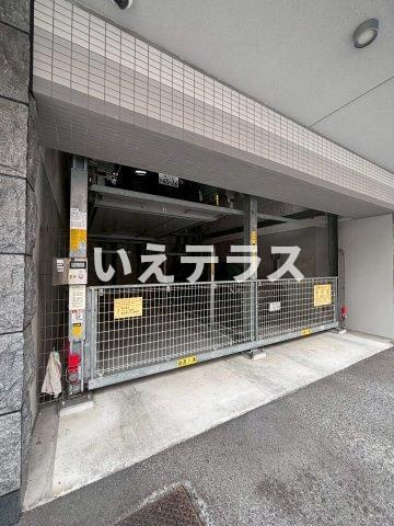 プレサンスみなと元町駅前の駐車場