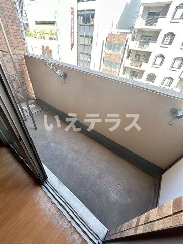 プレサンスみなと元町駅前のバルコニー