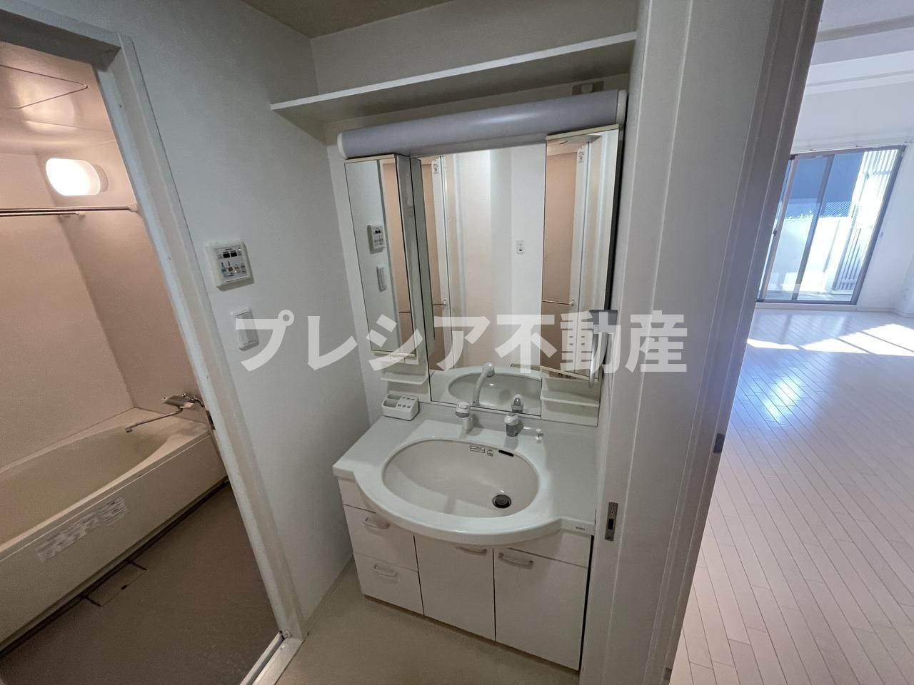シャルム甲子園口の独立洗面台