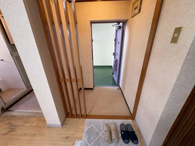 【玄関】 | 我孫子コーポＢ棟 | ゆとりの玄関ですよ！シューズボックス置けば、散らかりがちな玄関も片付きますね！