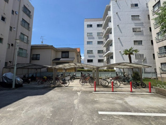 【駐車場】 | 我孫子コーポＢ棟 | 駐輪場に屋根があるので、雨の日に自転車が濡れにくく嬉しいですね！