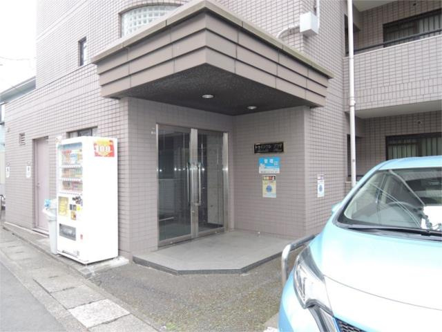 川崎市多摩区菅城下の賃貸マンションのエントランス