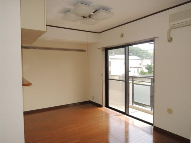 川崎市多摩区菅城下の賃貸マンションの居間・リビング