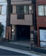 リヨンドール本郷のエントランス