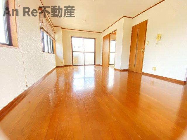 あい蘭道壱番館の居間・リビング|別部屋イメージ写真