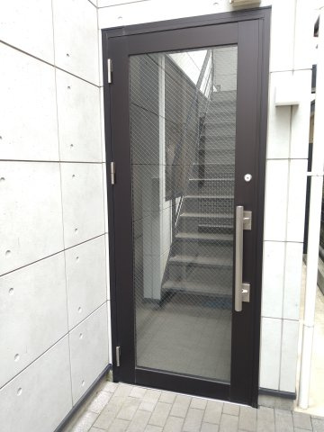 サラブレッド本館のエントランス