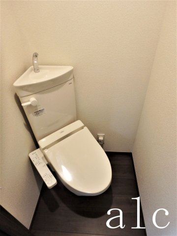 新宿区戸山３丁目のアパートのトイレ|ウォッシュレット付きトイレです