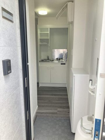 藤沢市片瀬３丁目のアパートの玄関