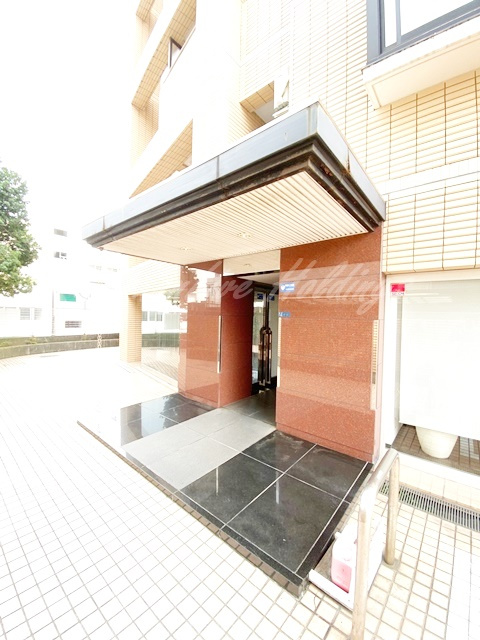 藤沢市辻堂１丁目の賃貸マンションのエントランス