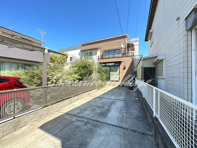 藤沢市鵠沼石上２丁目の一戸建ての駐車場