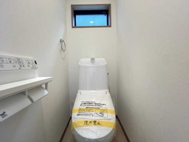 駅もスーパーもあって？学校も近くて平坦地？控えめに言って最高立地◎難しく聞こえる借地権は深掘るとメリットもあります☆な【西区中央2丁目借地権付き新築戸建】のトイレ|トイレです