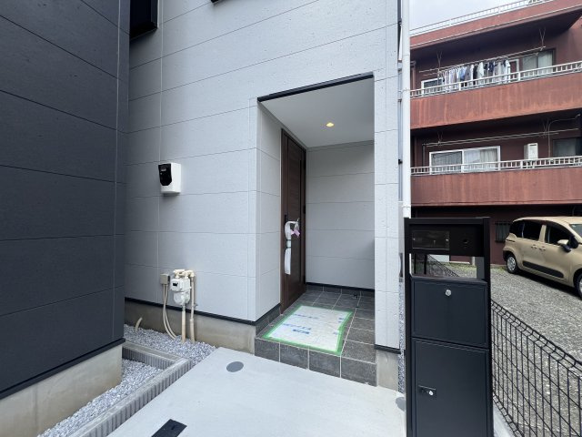駅もスーパーもあって？学校も近くて平坦地？控えめに言って最高立地◎難しく聞こえる借地権は深掘るとメリットもあります☆な【西区中央2丁目借地権付き新築戸建】の外観|おしゃれな外観です