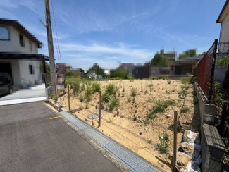 【前面道路含む現地写真】 | 現況更地ですので、解体費用が掛かりません♪